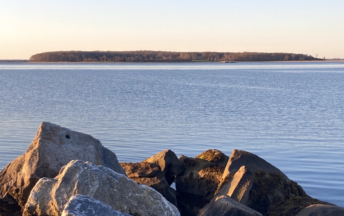 rocks_robins_island